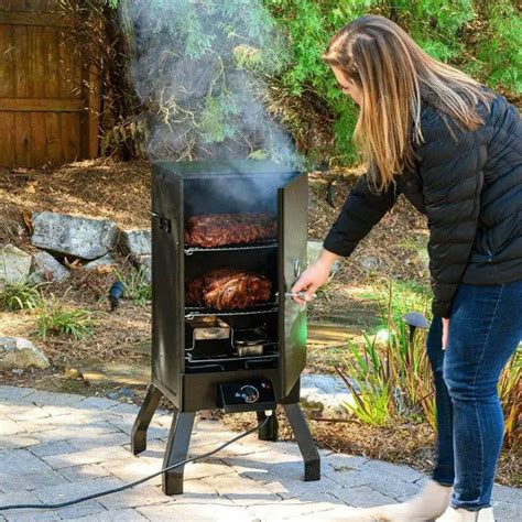 masterbuilt electric smoker temperature range